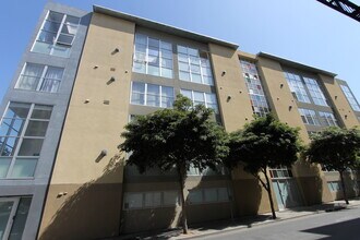 Building Photo - EPIC REA: Spacious Live/Work  Loft in SOMA with Rooftop Views