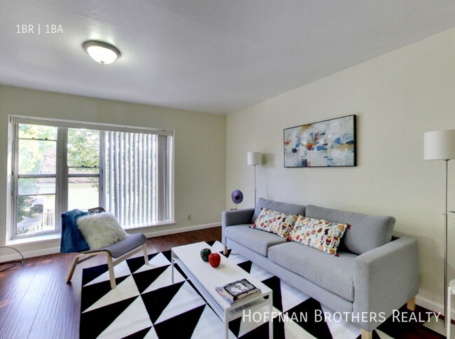 Building Photo - 800 E 20th St