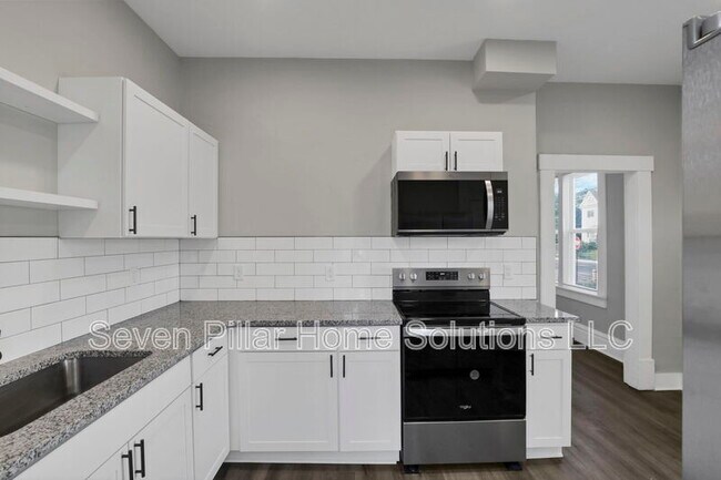 Building Photo - 1544 Granville St