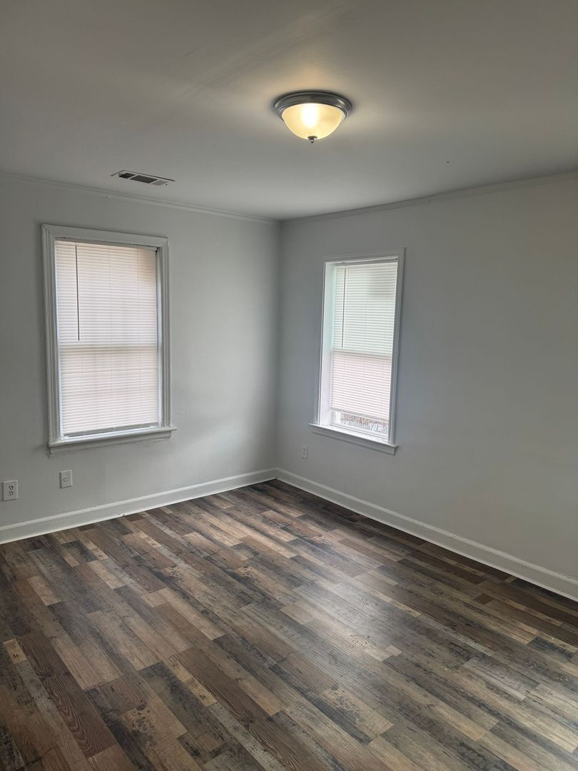 Building Photo - 1328 Semmes St