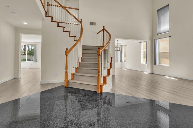 Building Photo - 10 Clearwater Cove
