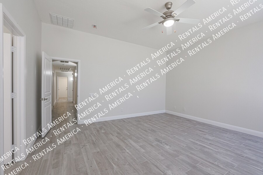 Building Photo - 3050 E Cherry Hills Pl