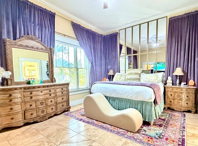 Building Photo - 509 S Willow Ave