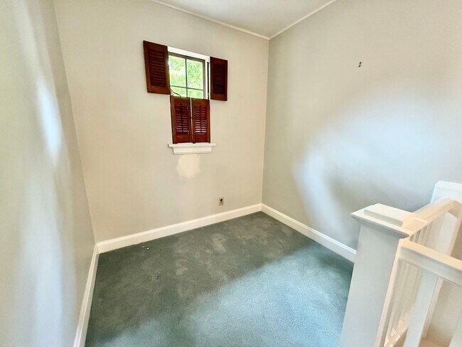 Building Photo - 6491 Ridge Ave
