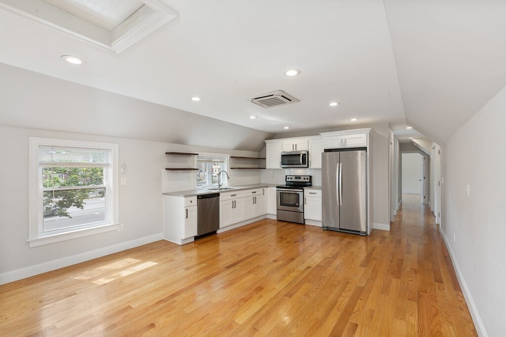 Building Photo - 25 Beachland Ave