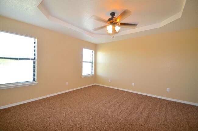 Building Photo - Home In Great Condition