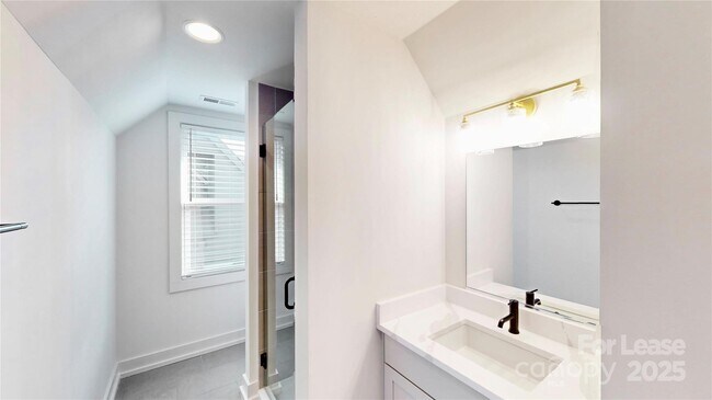 Building Photo - 4019 Plaza Row Ct