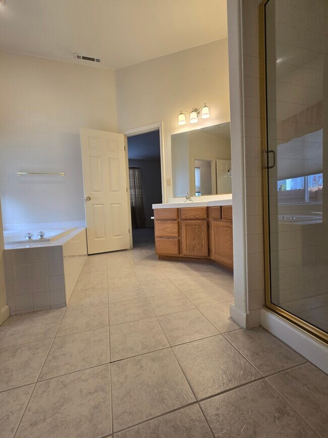 Building Photo - 1749 Bougainvillea Dr