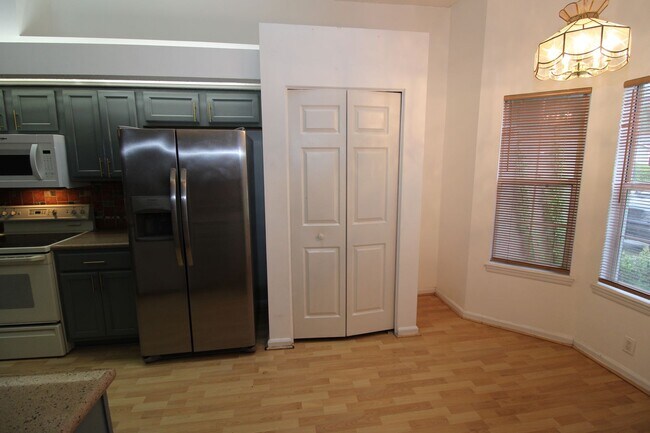 Building Photo - 3BR/2BA Home For Immediate Lease