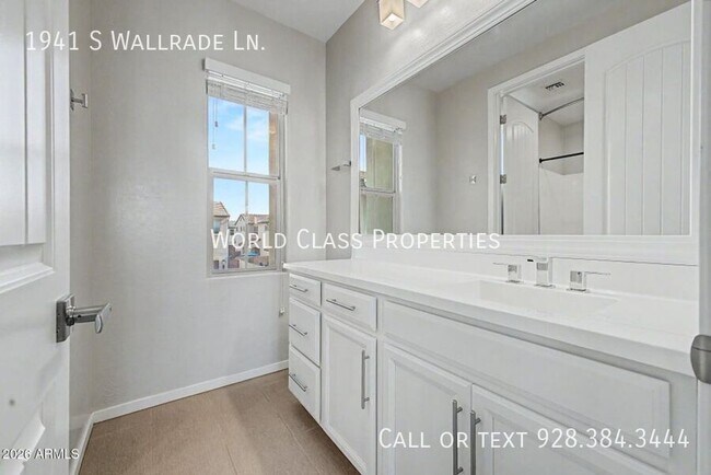 Building Photo - 1941 S Wallrade Ln
