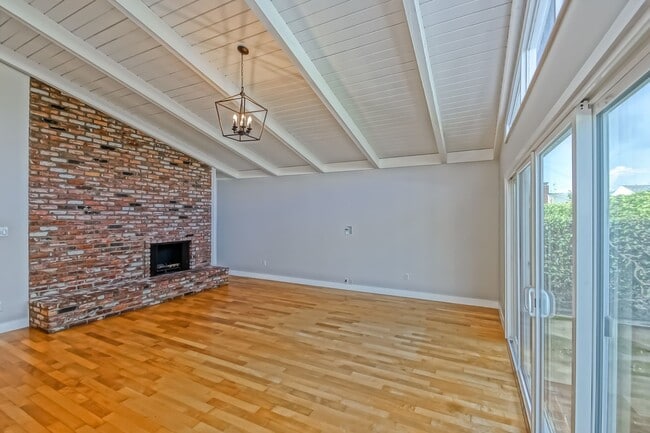 Building Photo - NEWLY REMODELED, BRIGHT & AIRY HOLLYGLEN HOME W/ REAR YARD/PATIO, 2 LIVING AREAS & BRAND NEW KITC...