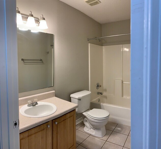 Building Photo - 5957 Savannah Dr