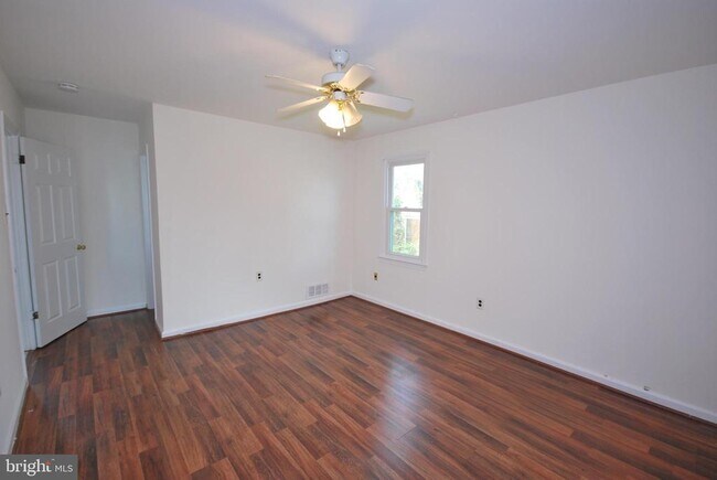Building Photo - 5028 Nantucket Rd