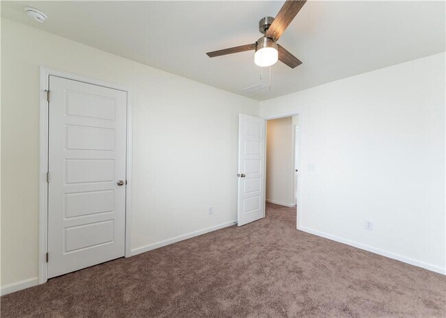 Building Photo - 31 Briarwood Dr E