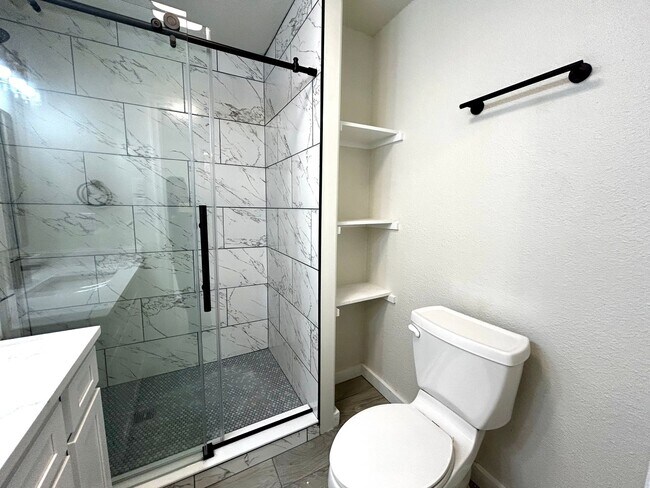 Building Photo - 1005 W MLK #A