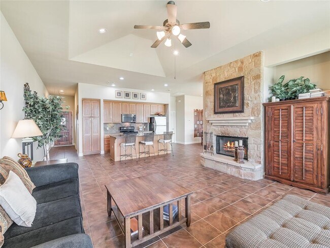 Building Photo - 1908 Kahala Sunset Dr