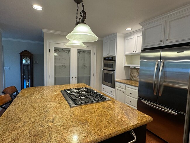 Building Photo - Lake View Retreat in Lake of the Pines – 3...