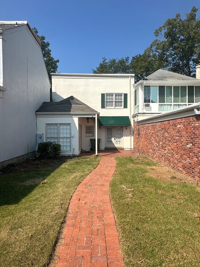 Building Photo - 2967 Old Farm Rd