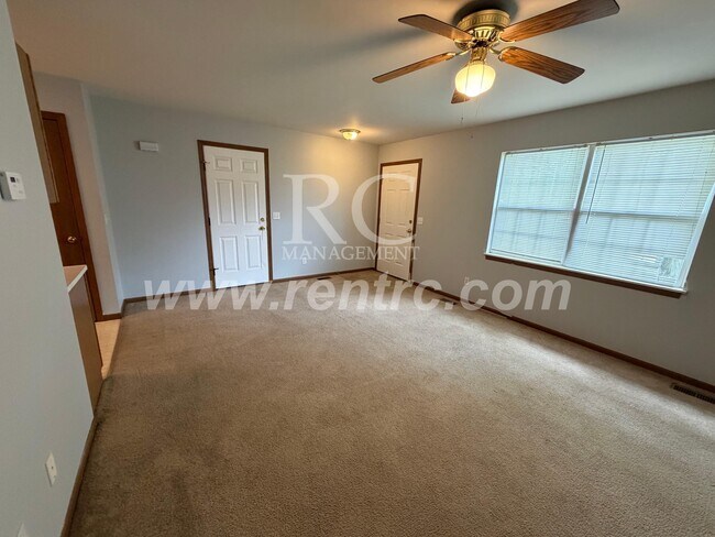 Building Photo - 712 Elm-W