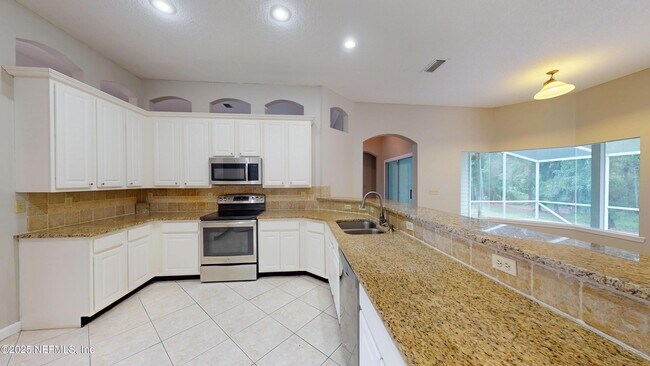 Building Photo - 11861 Lake Fern Dr