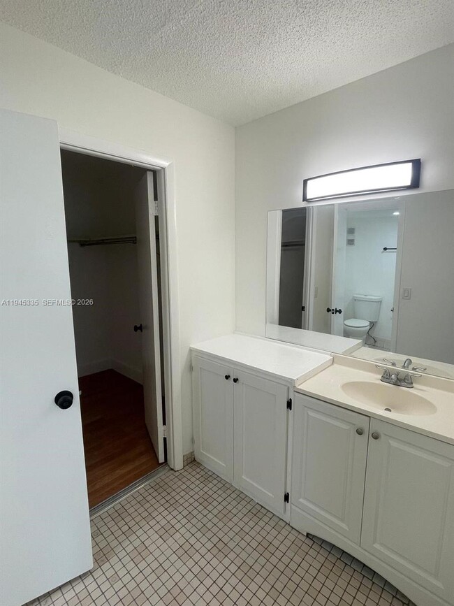 Building Photo - 14830 Naranja Lakes Blvd