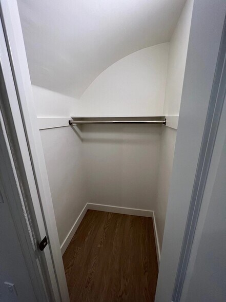 Building Photo - 133 N Reno St