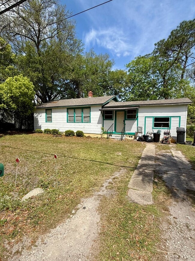 Building Photo - Charming 3 Bedroom Home for Rent in Jacksonville