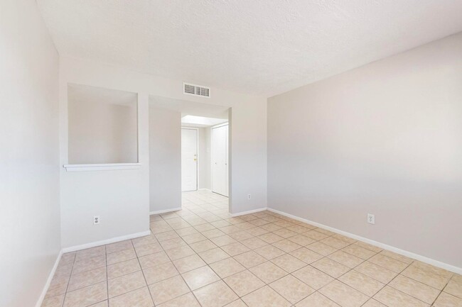 Building Photo - Taylor Ranch 4/BD 2/BA 2/CG