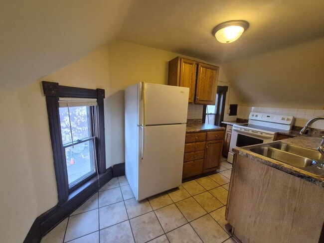 Primary Photo - 763 Tuscarora Ave W