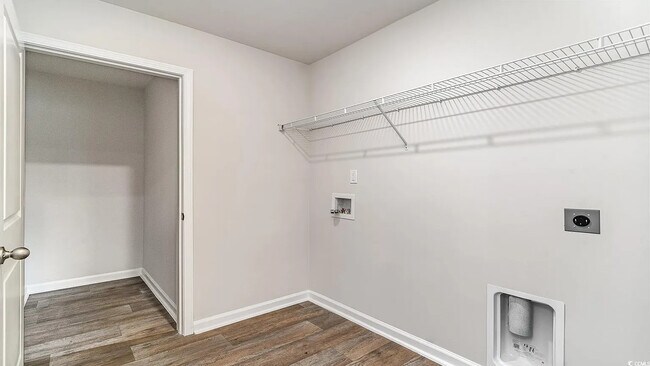 Building Photo - 1850 Castlebay Dr