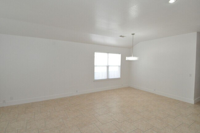 Building Photo - Newly Renovated Home in Pflugerville - Gre...