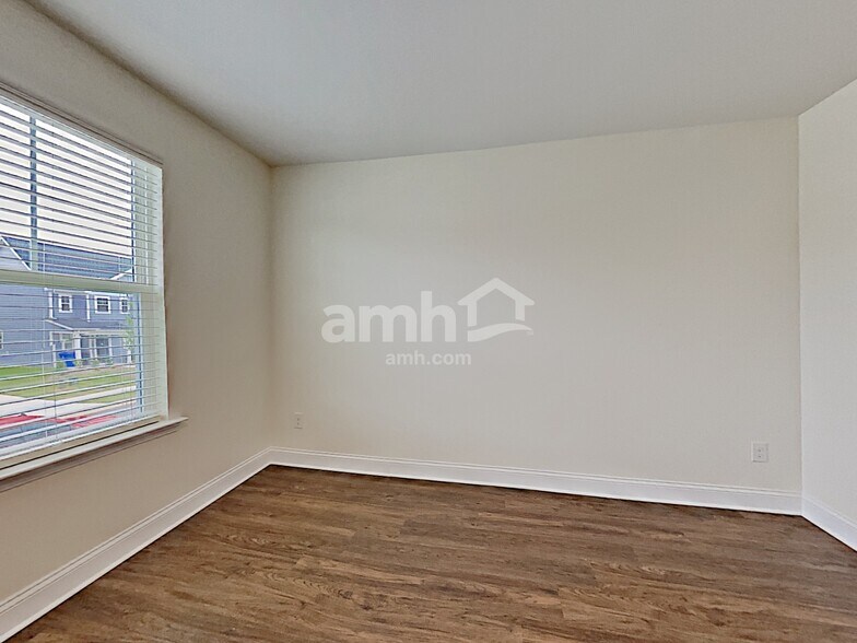 Building Photo - 107 Samara Ln