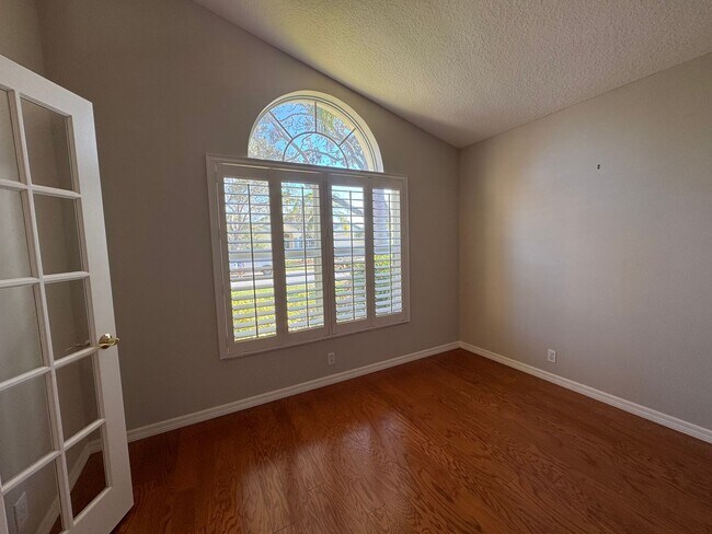 Building Photo - 4 Bedroom 2 Bathroom + Den - Attached Garage and  Heated  Pool!