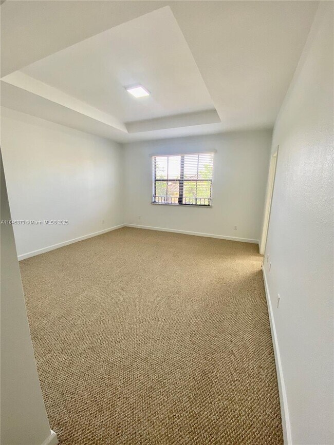 Building Photo - 9604 Town Parc Cir N