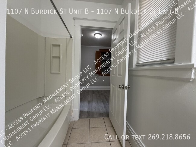 Building Photo - 1107 N Burdick St