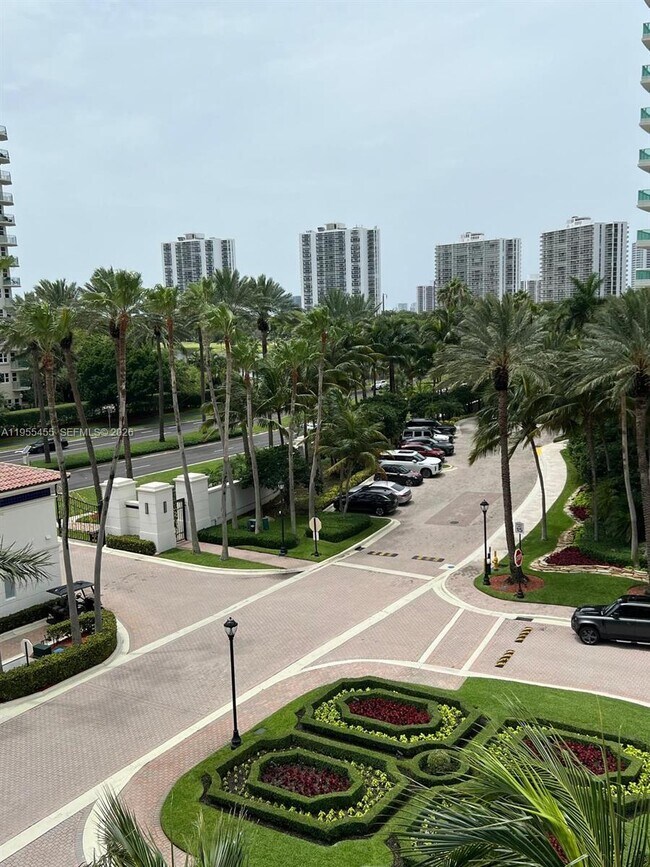 Building Photo - 19955 NE 38th Ct