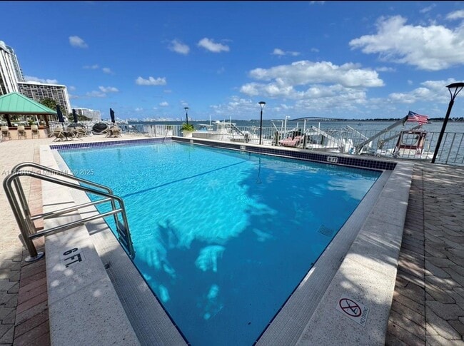 Building Photo - 2201 Brickell Ave