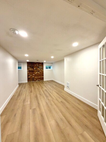 Building Photo - 315 SE 151st Ave