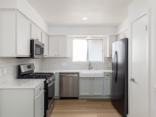 Building Photo - 13000 Meadowheath Cove