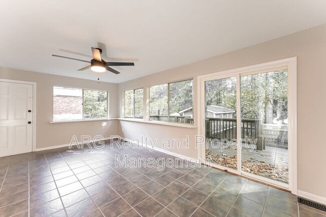 Building Photo - 2771 Winding Ln NE