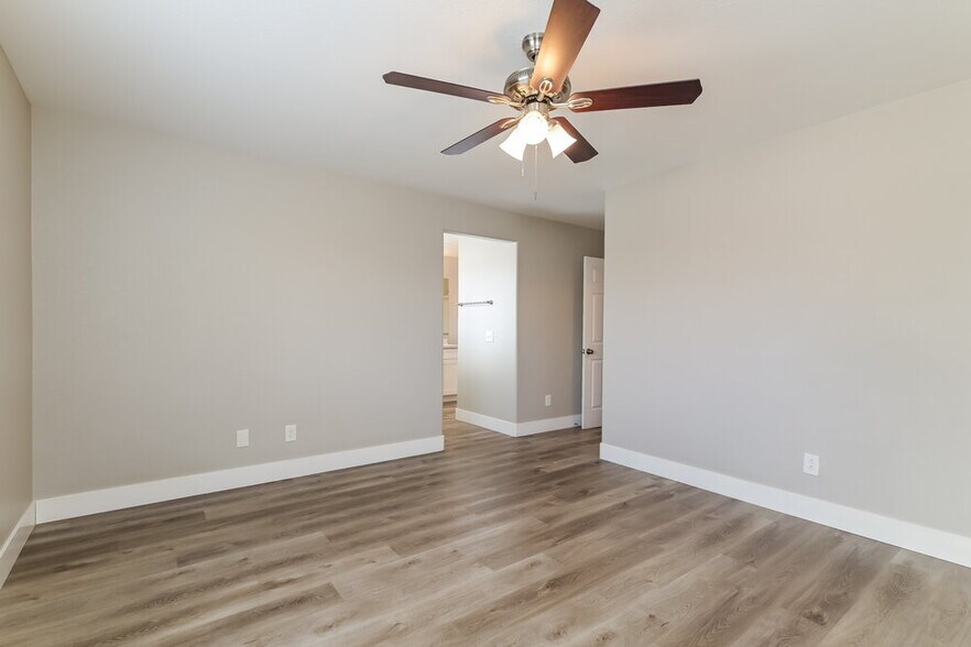 Building Photo - 6002 Aripeka St