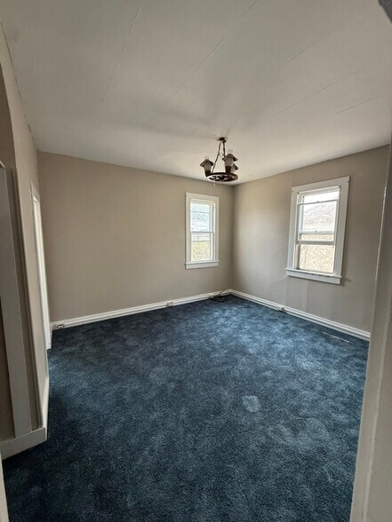 Building Photo - 1363 Capouse Ave