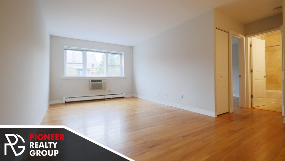 Building Photo - 643 W Wrightwood Ave