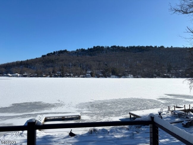 Building Photo - 41 W Shore Trail