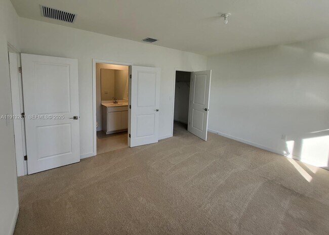 Building Photo - 1683 SE 7th Ln