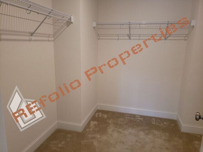 Building Photo - Elegant 3 Bedroom 2.5 Bath 1-Car Garage To...