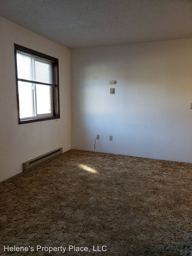 Building Photo - 145-155 NW Larry St