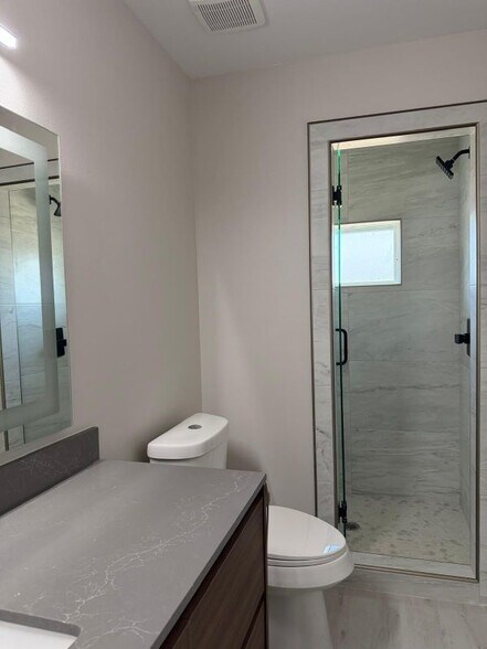 Building Photo - 2202 Corales St