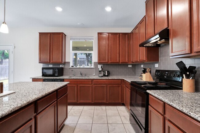 Building Photo - Make Boerne your home!
