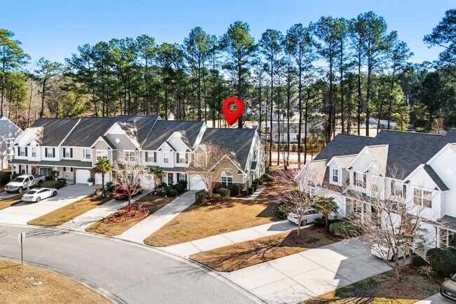 Building Photo - 571 Riverward Dr